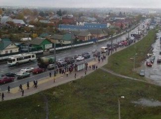 «Нужны развязки!». Жители Терновки просят Мельниченко решить вопрос с дорогами
