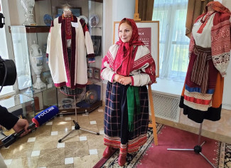 В пензенском парламенте открылась выставка народных костюмов