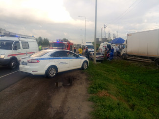 Обнародованы фото с места серьезной аварии с «ВАЗом» в Пензенской области
