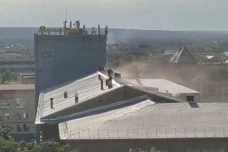 В Пензе из здания горящего завода эвакуировали 50 человек