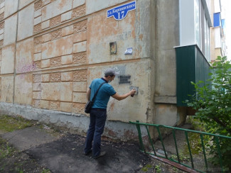 На улице Карпинского в Пензе закрасили около 50 надписей с рекламой наркотиков