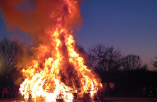 В Никольске Пензенской области огонь уничтожил сразу два дома
