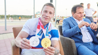 Чемпиона Дениса Аблязина с Олимпиады встречали в Городе Спутнике