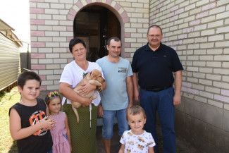 Врио губернатора Пензенской области подарил щенка многодетной семье