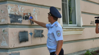 Пензенские полицейские закрасили уличную рекламу наркотиков
