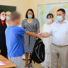 В рамках акции «Собери ребенка в школу» общественники поздравили подростка с началом учебного года