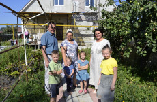 «Караван добрых дел» помог многодетной семье Беляевых доделать ремонт в доме