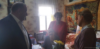 В Пензе отметила 90-летие труженица тыла Нина Сузюмова