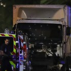 Теракт во Франции: грузовик протаранил толпу, а водитель палил по разбегающимся в панике людям