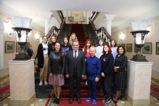 Здание пензенского парламента посетили студенты художественного училища