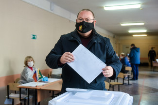 «Если ты не сделаешь выбор, кто сделает его за тебя?»,- Олег Мельниченко одним из первых проголосовал на выборах