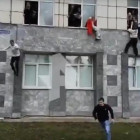 Студенты, выпрыгивающие из окон во время бойни в Перми, попали на видео