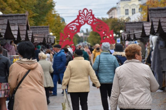 На Московской в центре города проходит ярмарка легкой промышленности