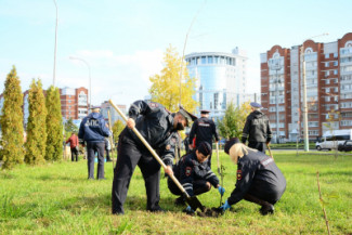 Пензенские полицейские приняли участие во Всероссийском экологическом субботнике «Зеленая Россия»