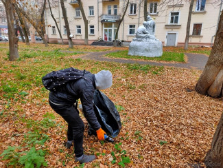 В Пензе навели порядок в сквере «Молодая семья»