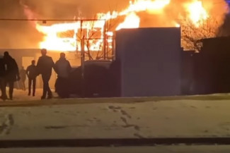 В Пензе ночной пожар в районе Юбилейной площади тушили 30 человек