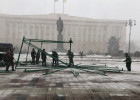 На площади Ленина в Пензе начали установку главной елки