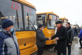 В Пензенской области районные школы получили 28 автобусов 