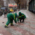 В Пензе работники МУПа избавили город от «стрит-арта», смущавшего прохожих