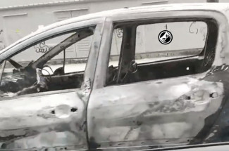 На улице Антонова в Пензе огонь уничтожил легковой автомобиль. ФОТО