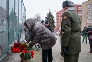 «Слава Героям». Пензенцы почтили память выдающихся земляков