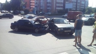 Очевидец аварии на Луначарского: «Водитель приоры вылетел с первой полосы и протаранил ВАЗ 2115»