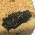 Буханка с начинкой: девушка нашла в купленном хлебе летучую мышь