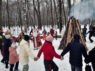 «Парк собирает друзей». Пензенцам подарили зимний праздник с хороводами у костра