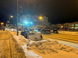 Ночью в Пензе очищали дороги от снега около 120 спецмашин