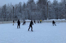 Дворовые команды Железнодорожного района Пензы сразились в хоккей с мячом