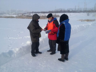 Жителям Пензы рассказали, как помочь провалившемуся под лед человеку