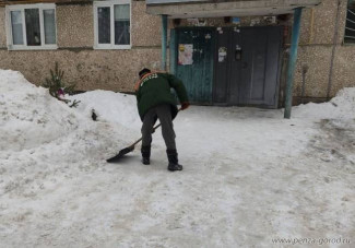 Ленинский район Пензы очистили от снега и наледи