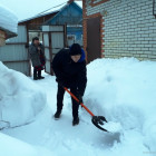 Пензенские волонтеры расчистили снег во дворах ветеранов