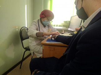 В Пензенской области продолжают прививать подростков от коронавируса