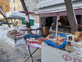 В Ленинском районе Пензы «накрыли» торговцев фруктами и мясом