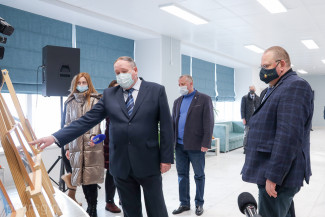 Пензенский губернатор посетил реконструированный Дом культуры в Лунино