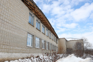 В Пензенской области под тяжестью снега обрушилась крыша школы
