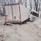 В Пензенской области вылетел с дороги огромный грузовик
