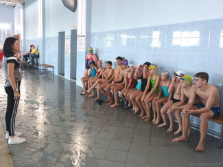 Пензенские школьники приняли участие в городской спартакиаде по плаванию