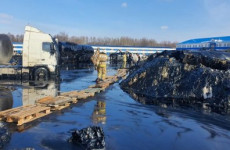 Стало известно о повреждении второго резервуара с битумом на предприятии в Пензе