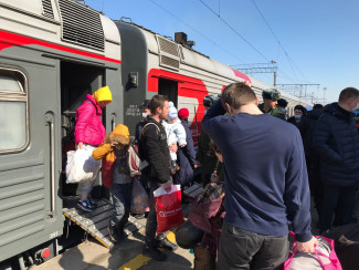 В Пензу прибыл поезд с беженцами из Донецкой Народной Республики. ФОТО