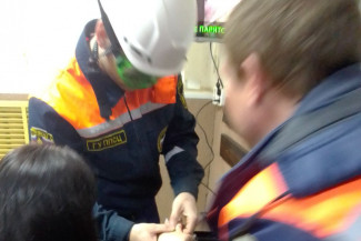 В Пензе кольцо с пальца женщины пришлось снимать спасателям