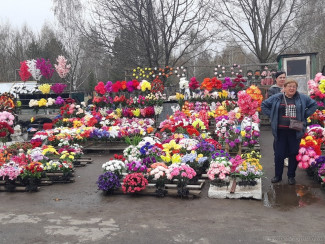 На Восточном кладбище Пензы разогнали уличных торговцев