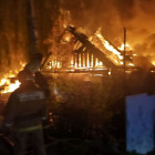 В Пензе 30 человек тушили полыхающий дом