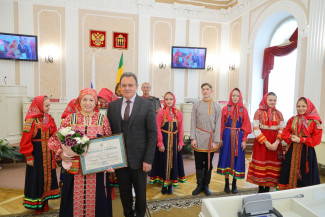 Валерий Лидин поздравил фольклорный ансамбль «Росиночка» с юбилеем