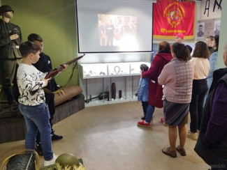 В Пензе для детей из Донбасса провели мастер-класс «Юный поисковик»