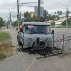 На улице Терновского в Пензе коммунальную технику «засосала черная дыра»