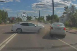 Момент столкновения трех машин в пензенской Терновке попал на видео
