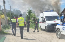 Подробности страшного пожара в Пензе: в доме были дети, женщину увезла скорая