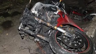 В Пензе на улице Рябова сгорел дотла мотоцикл
